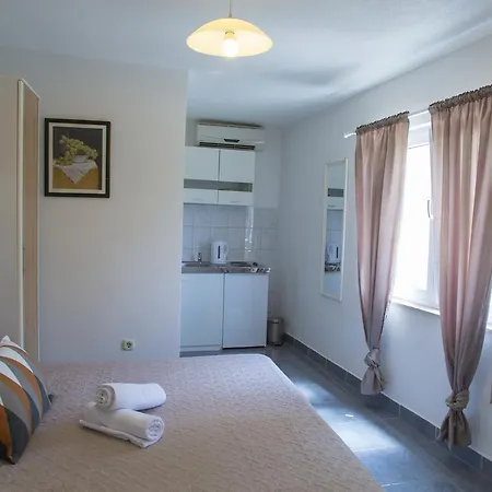 Apartmants Herc 招待所 马卡尔斯卡